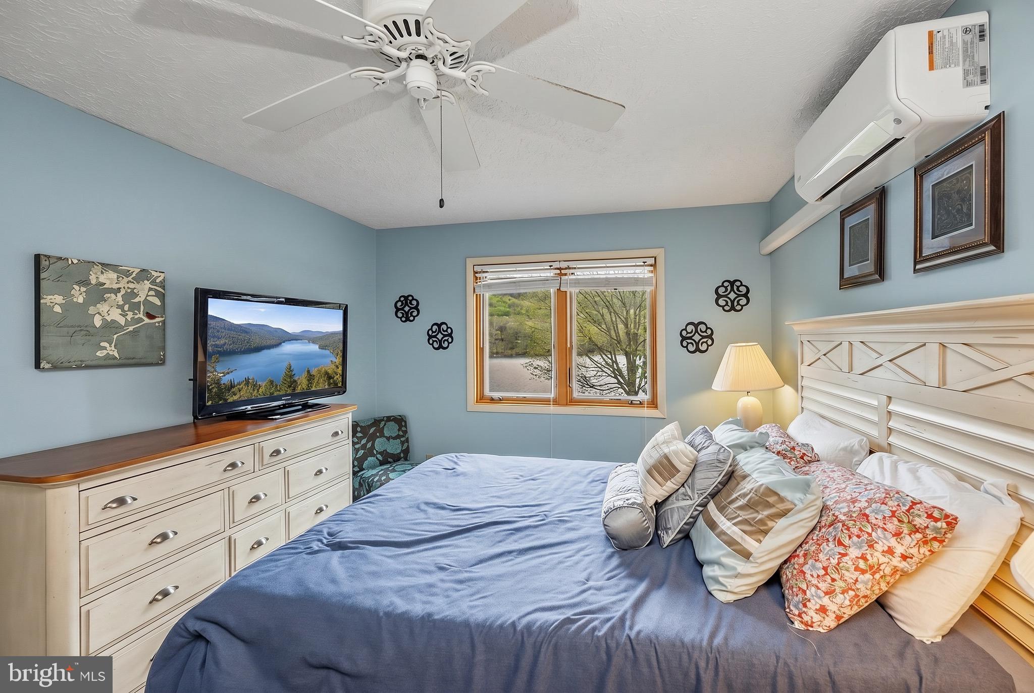 PINEBREEZE - Residential