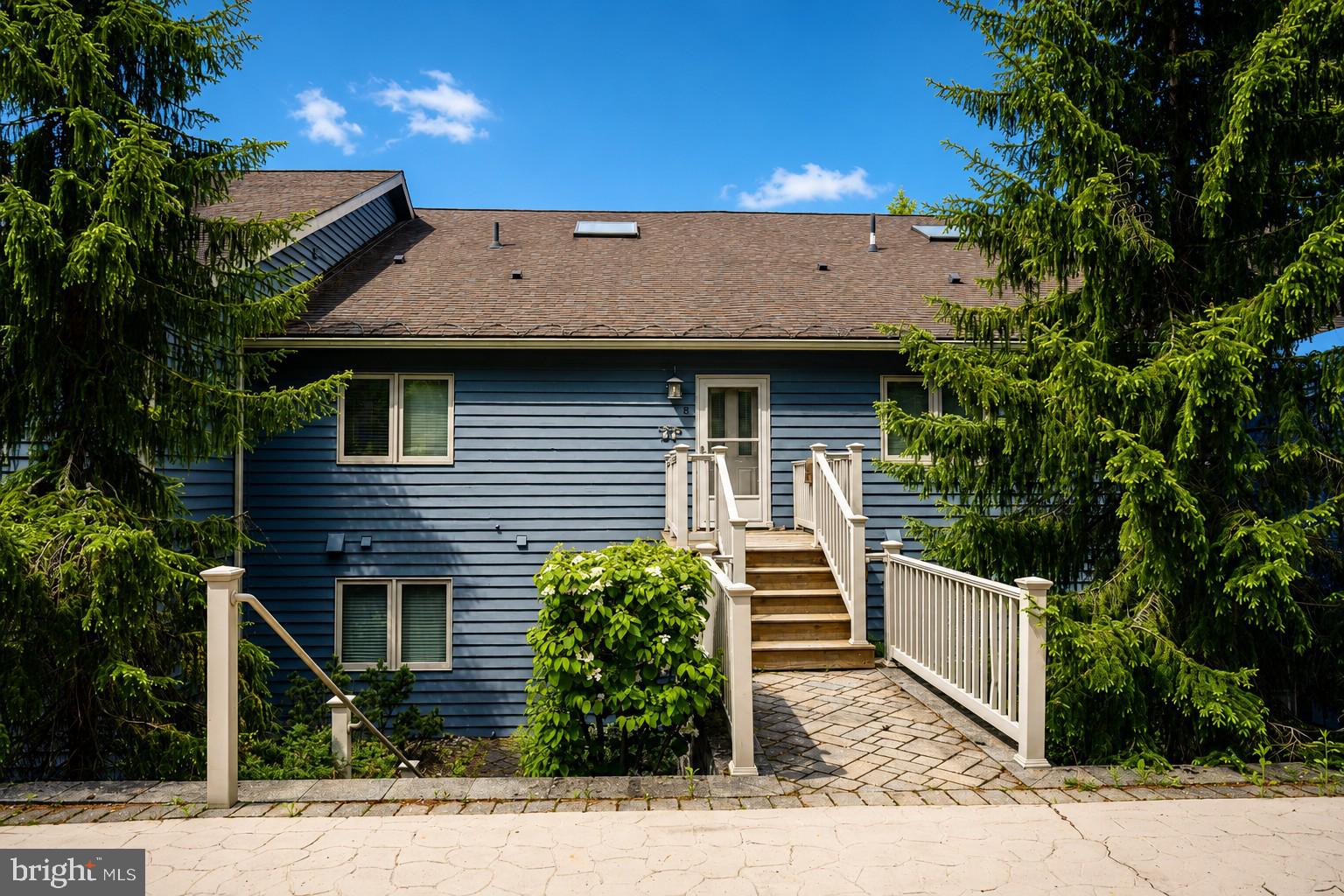 PINEBREEZE - Residential