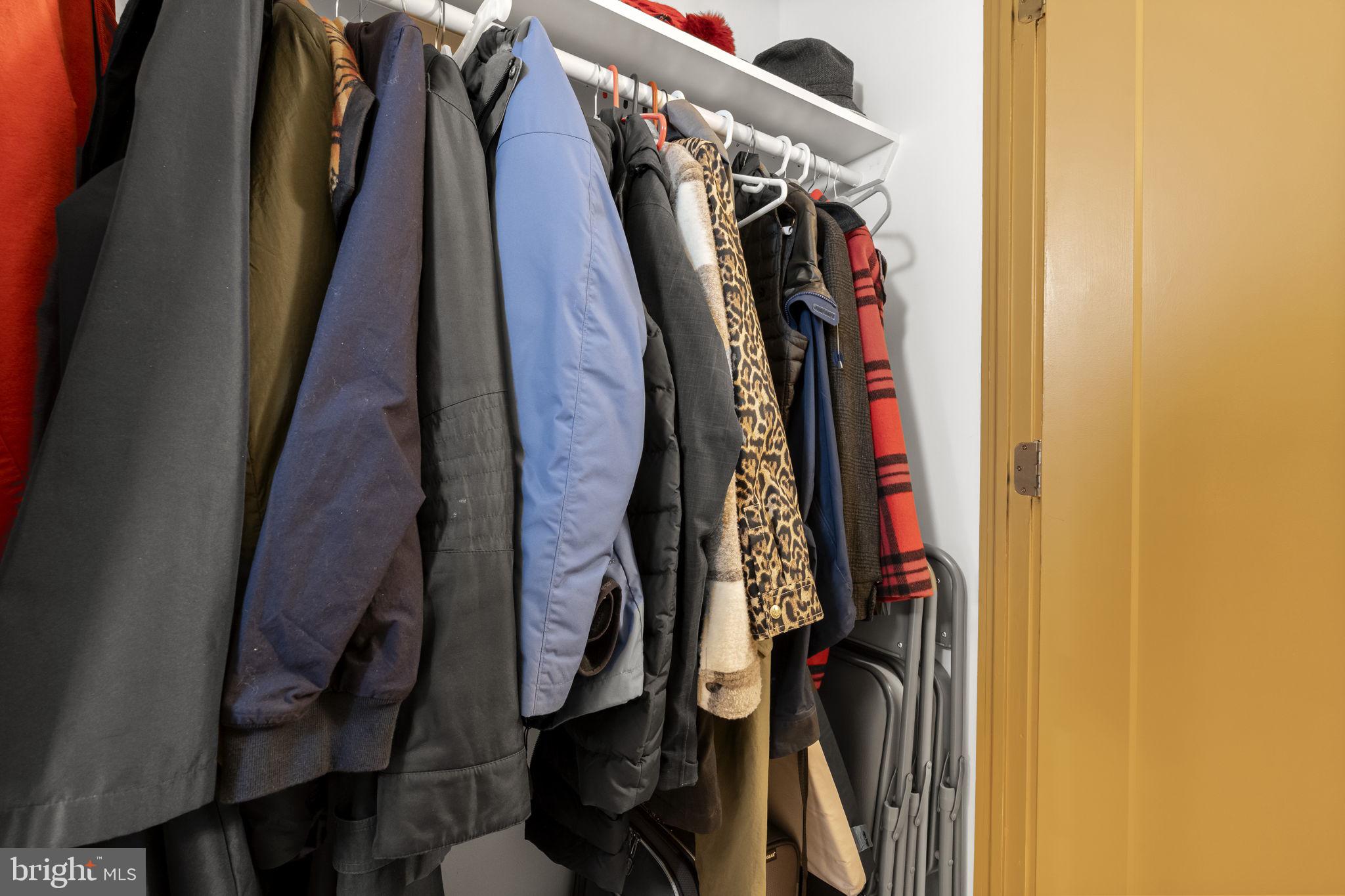 LOGAN SQUARE - Residential