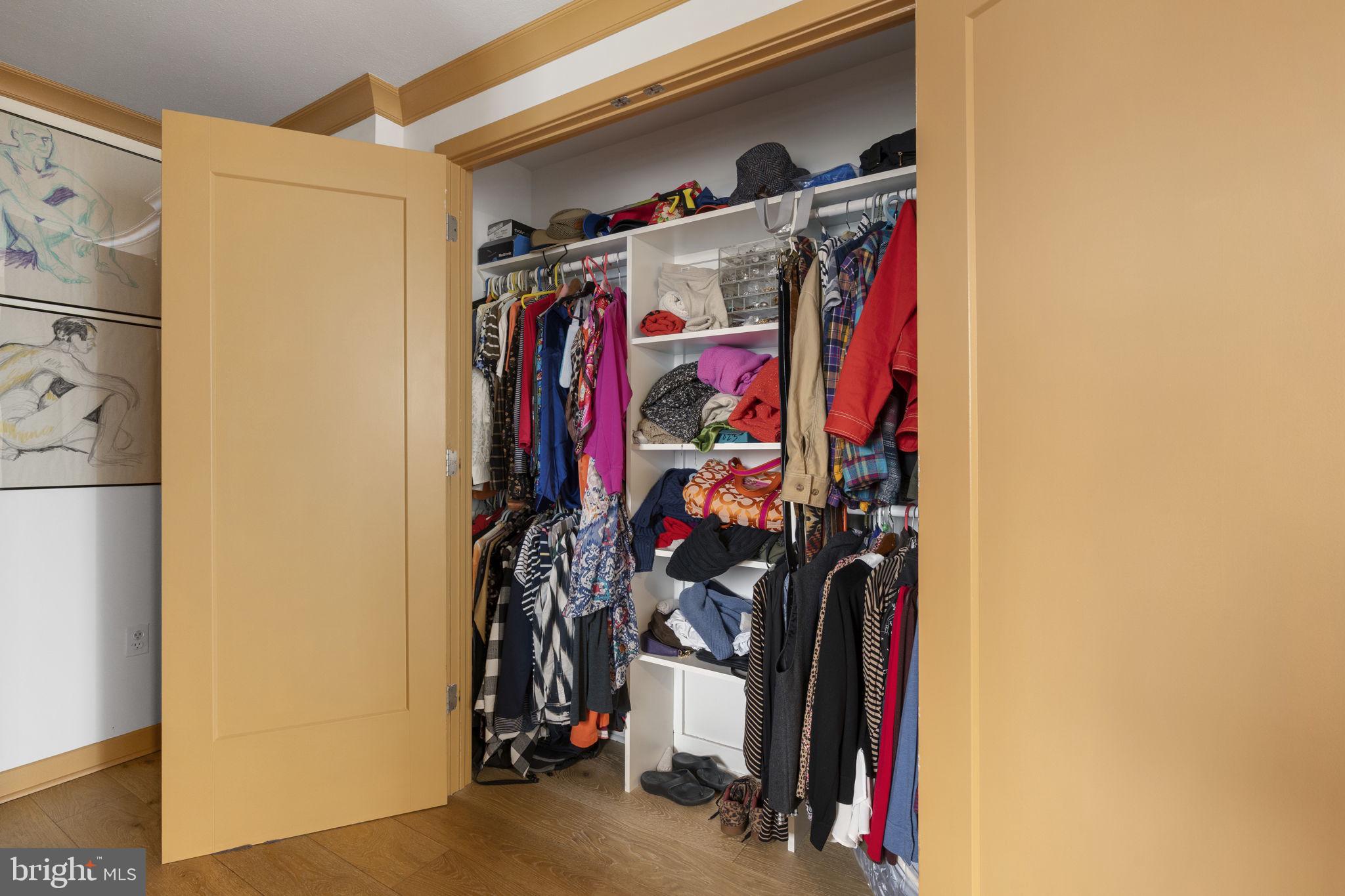 LOGAN SQUARE - Residential