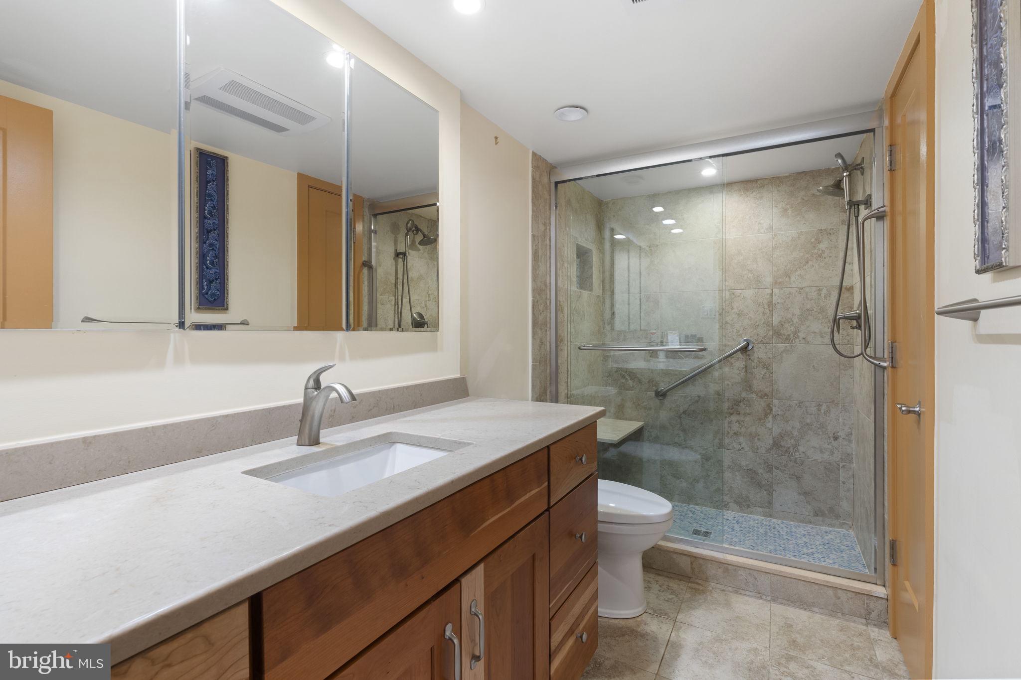 LOGAN SQUARE - Residential