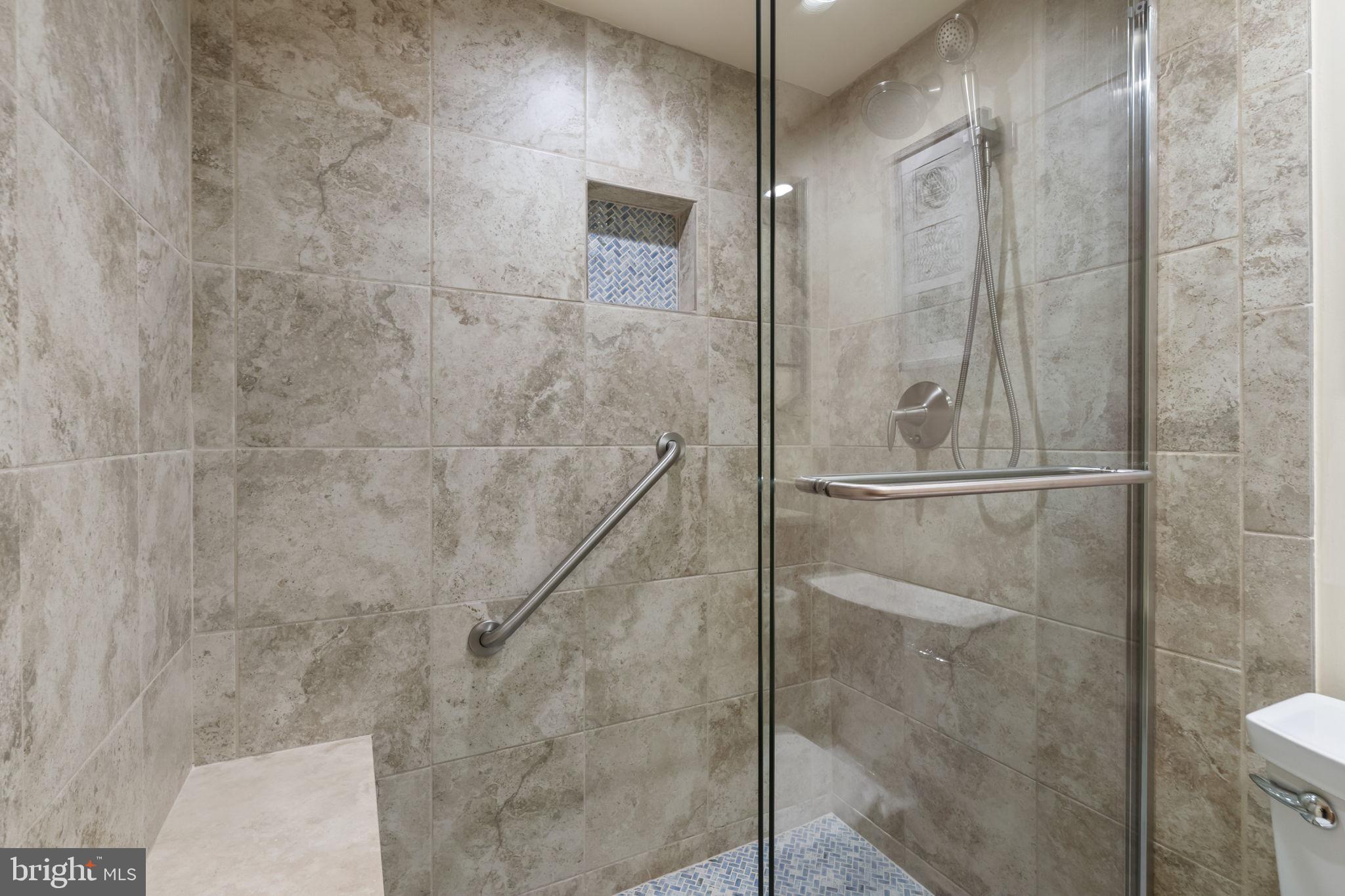 LOGAN SQUARE - Residential