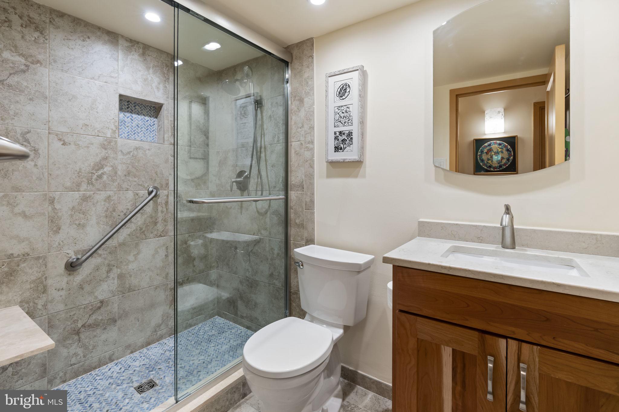 LOGAN SQUARE - Residential