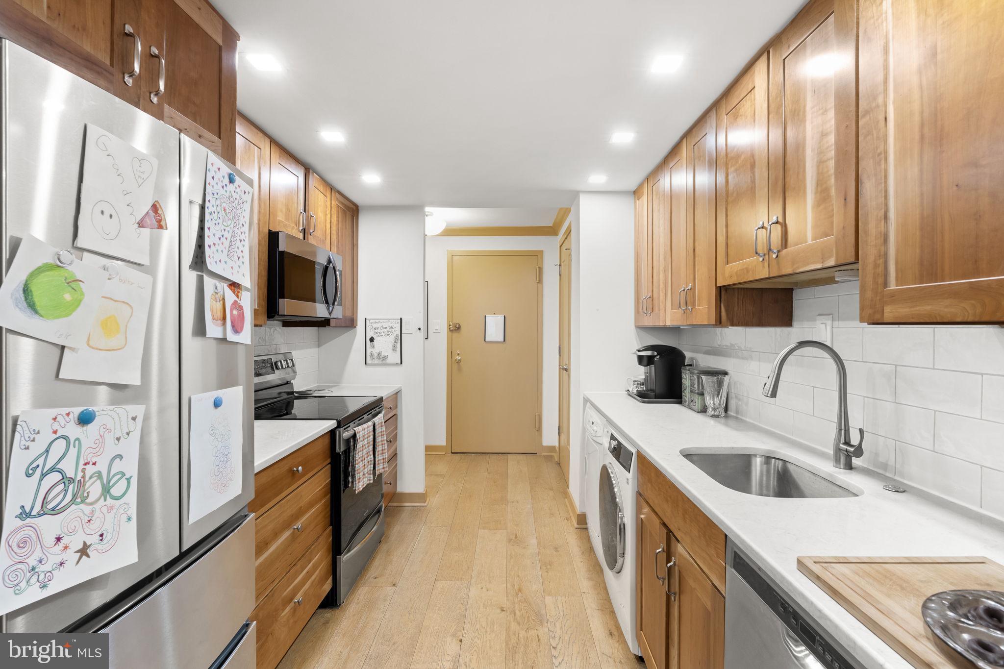LOGAN SQUARE - Residential