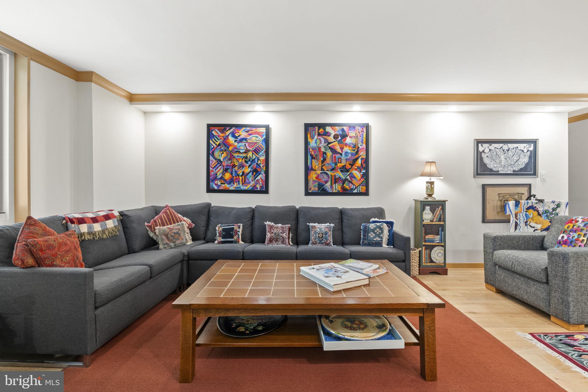 LOGAN SQUARE - Residential