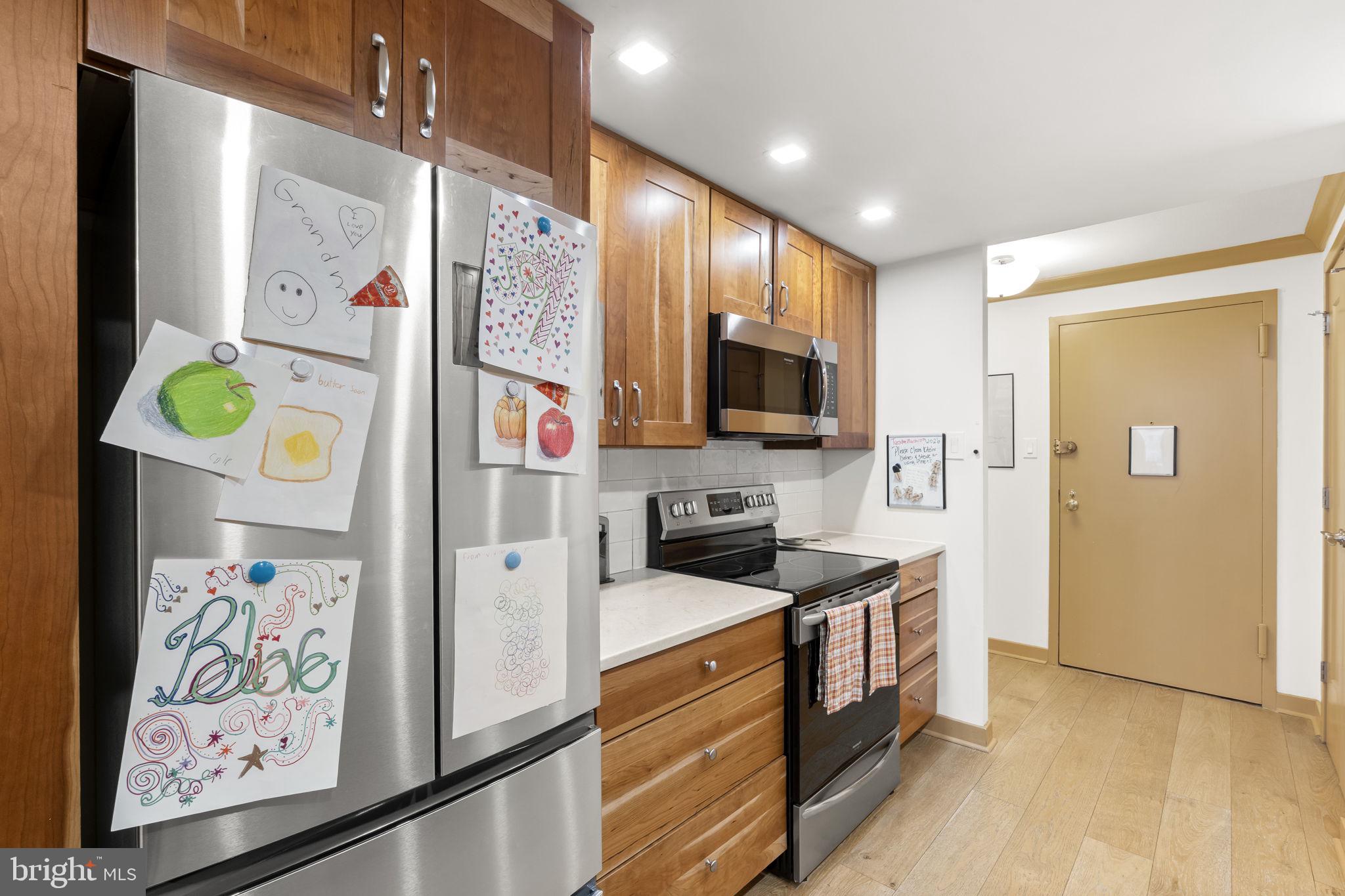 LOGAN SQUARE - Residential