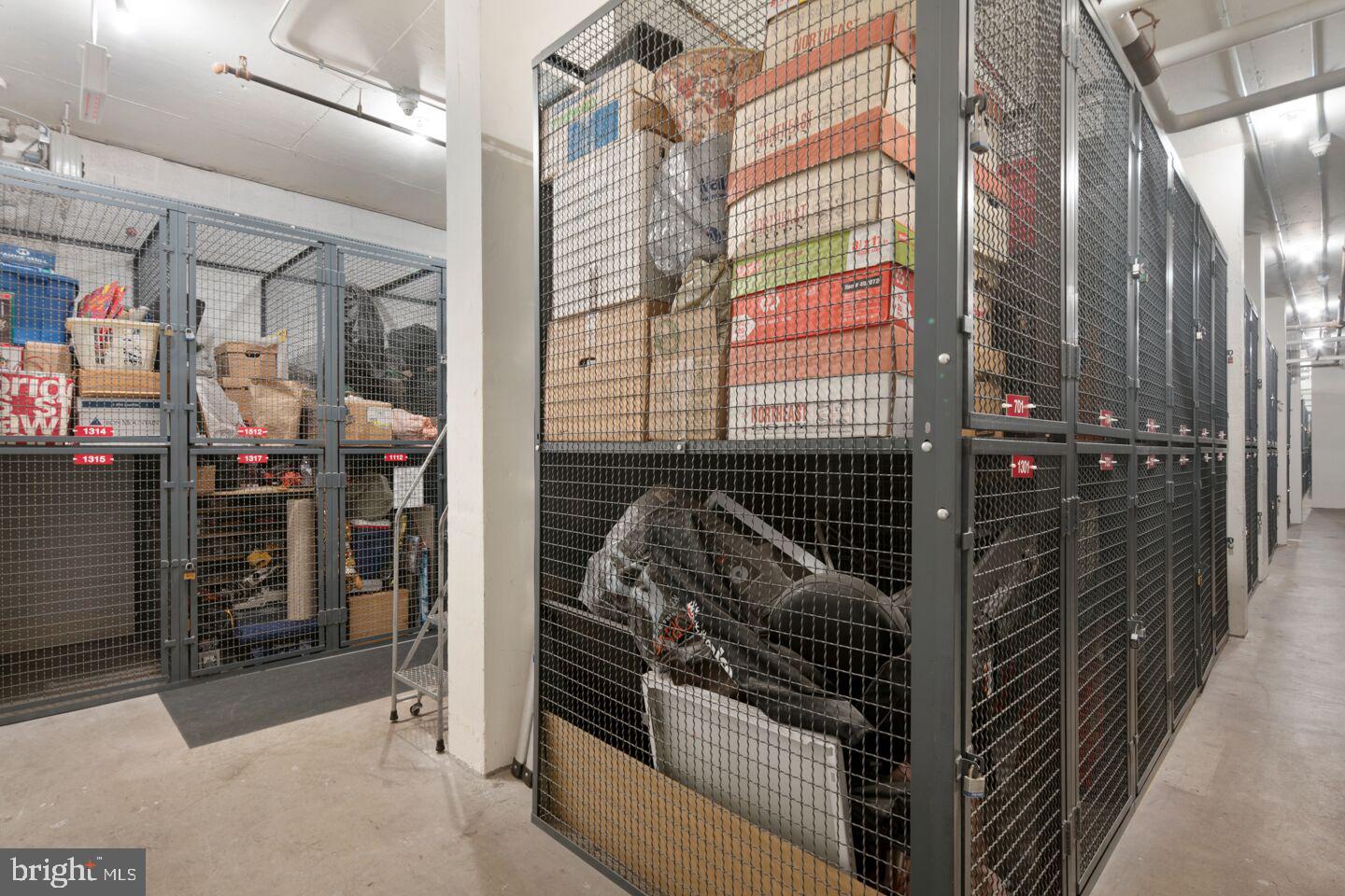 LOGAN SQUARE - Residential