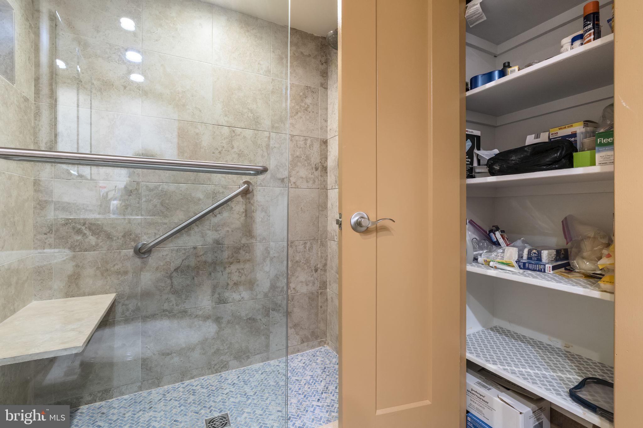 LOGAN SQUARE - Residential