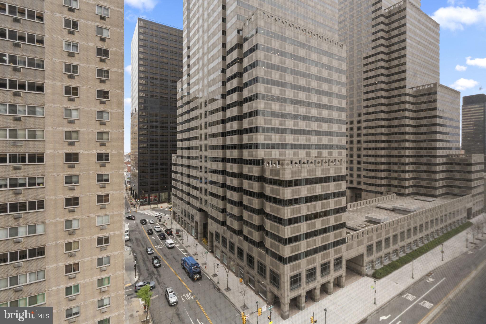 LOGAN SQUARE - Residential