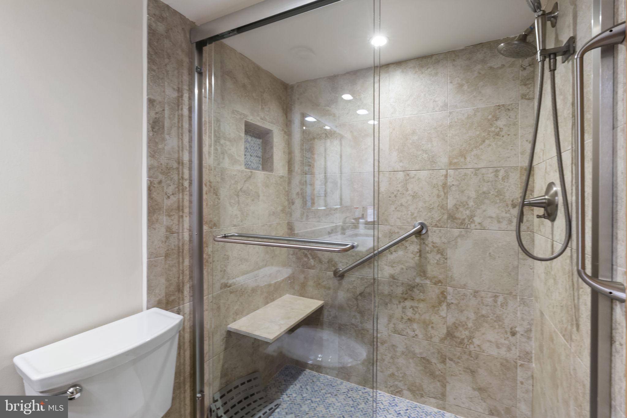 LOGAN SQUARE - Residential