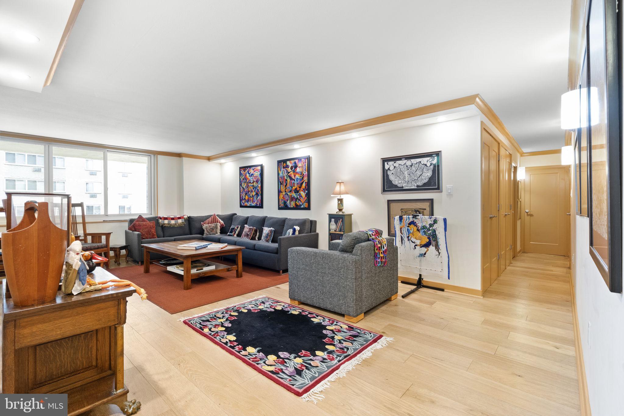 LOGAN SQUARE - Residential