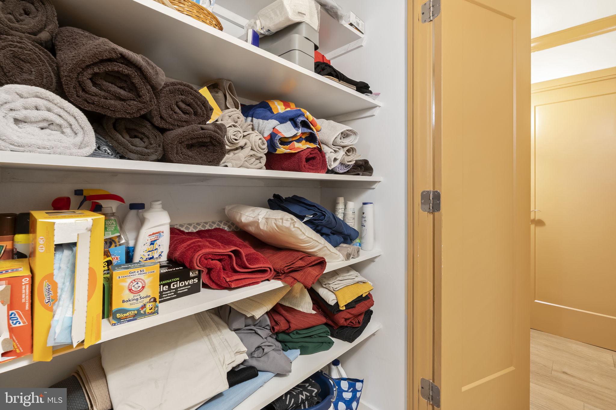 LOGAN SQUARE - Residential