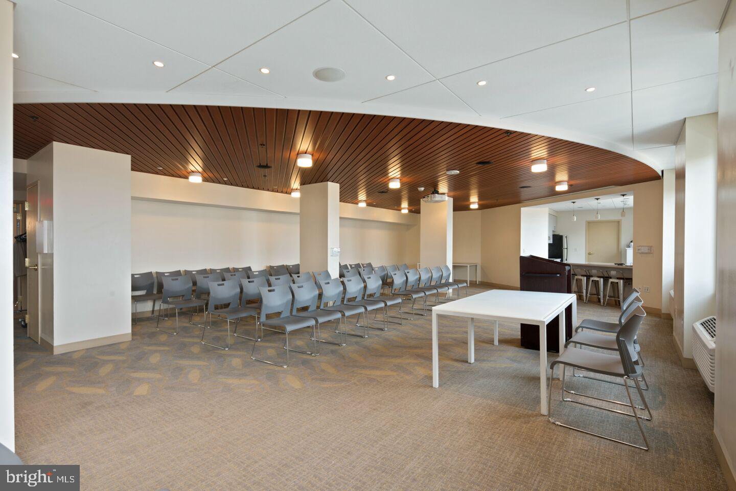 LOGAN SQUARE - Residential