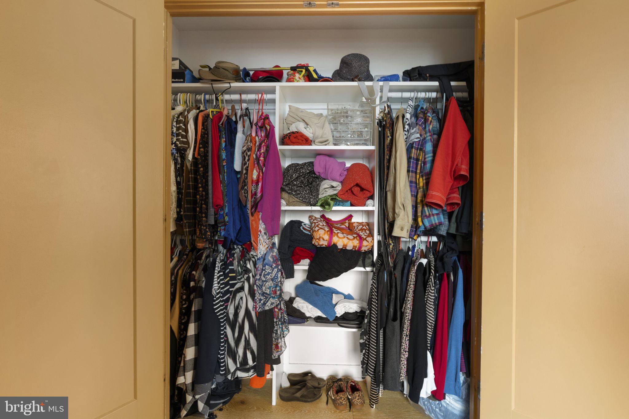 LOGAN SQUARE - Residential