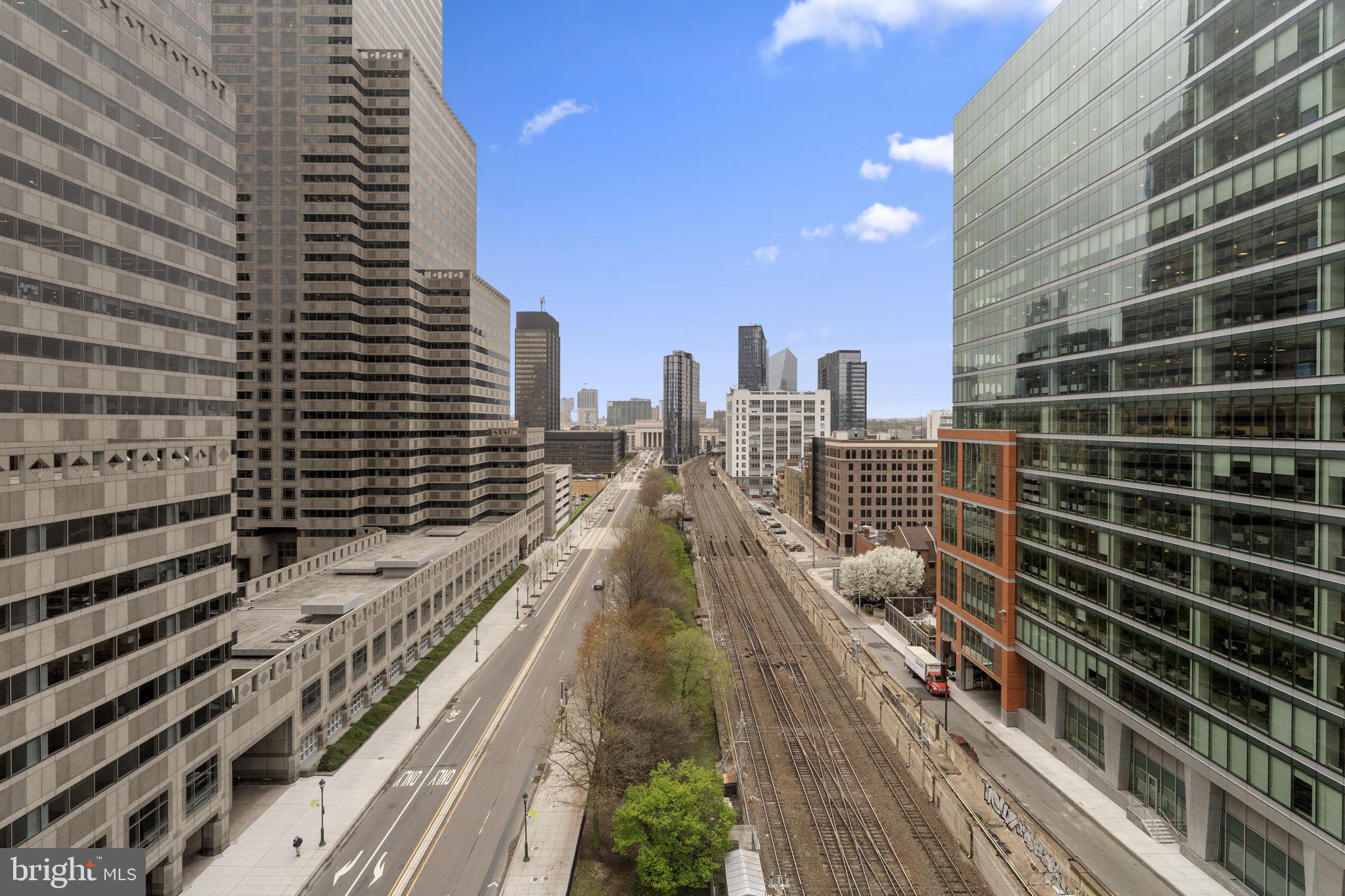 LOGAN SQUARE - Residential