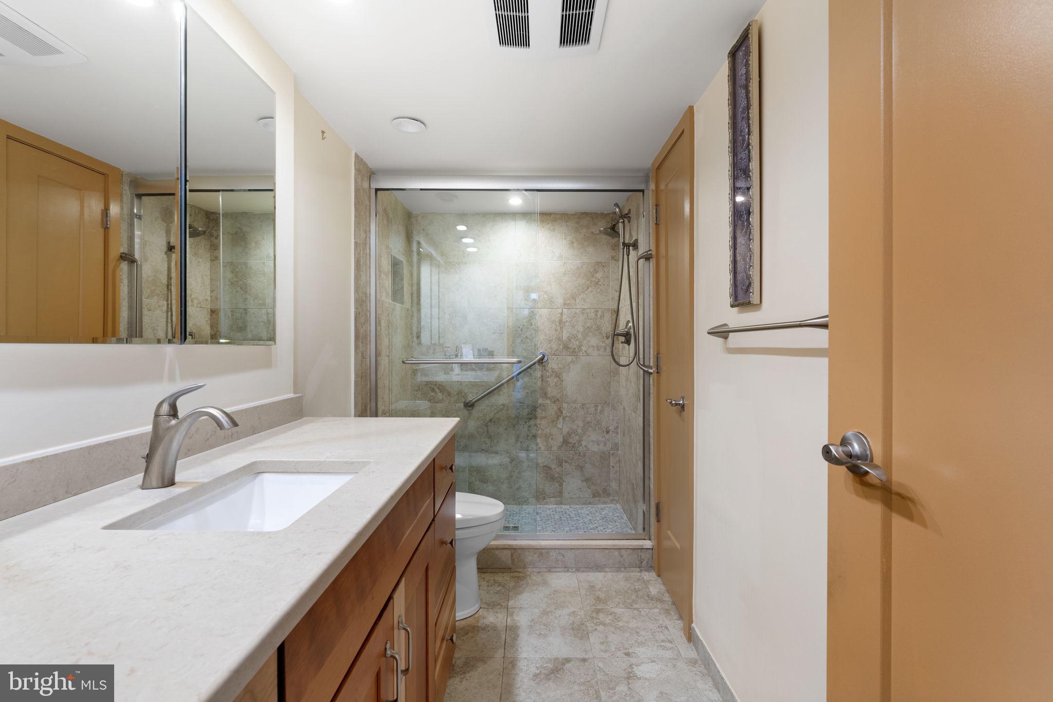 LOGAN SQUARE - Residential