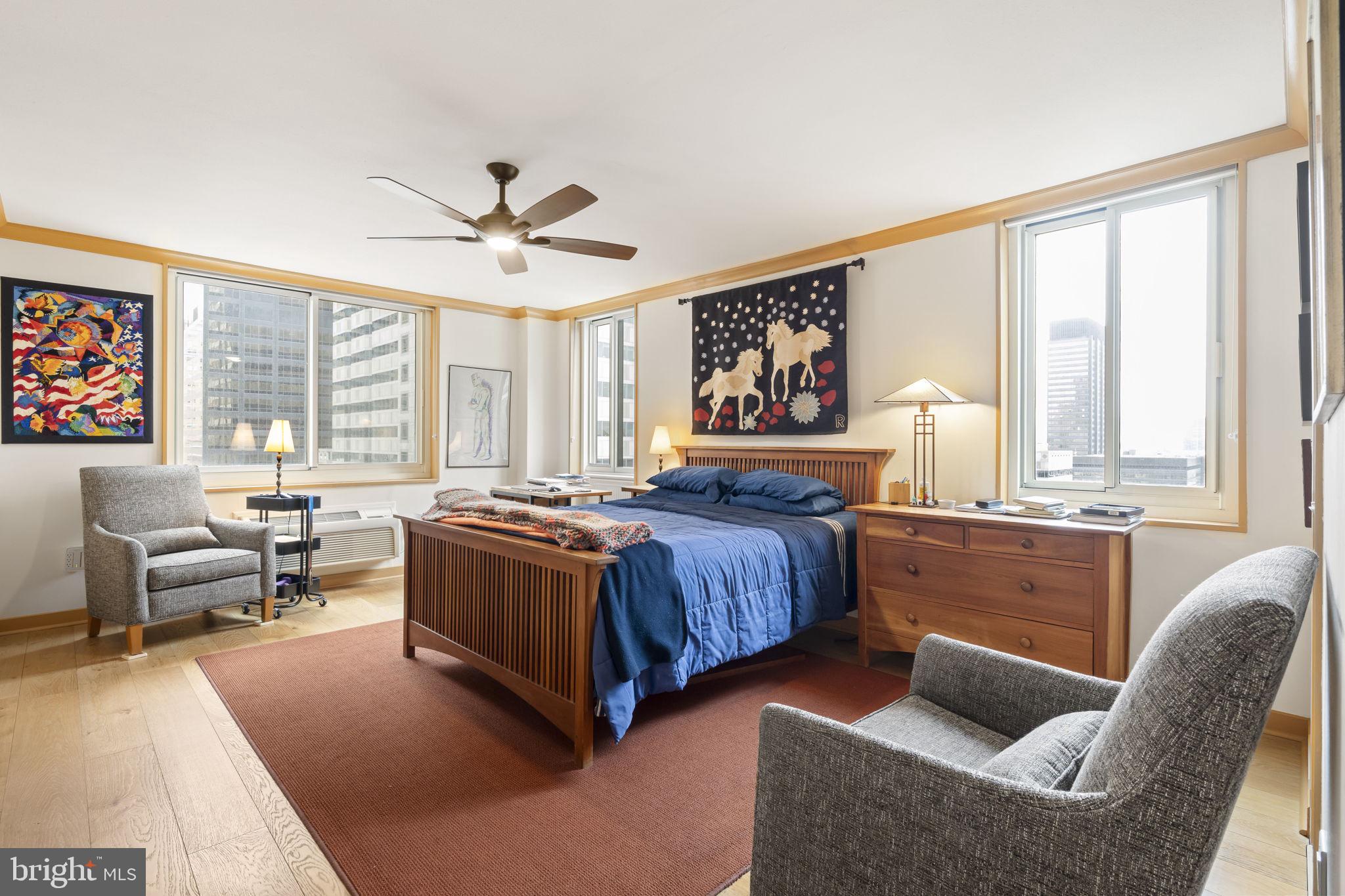 LOGAN SQUARE - Residential