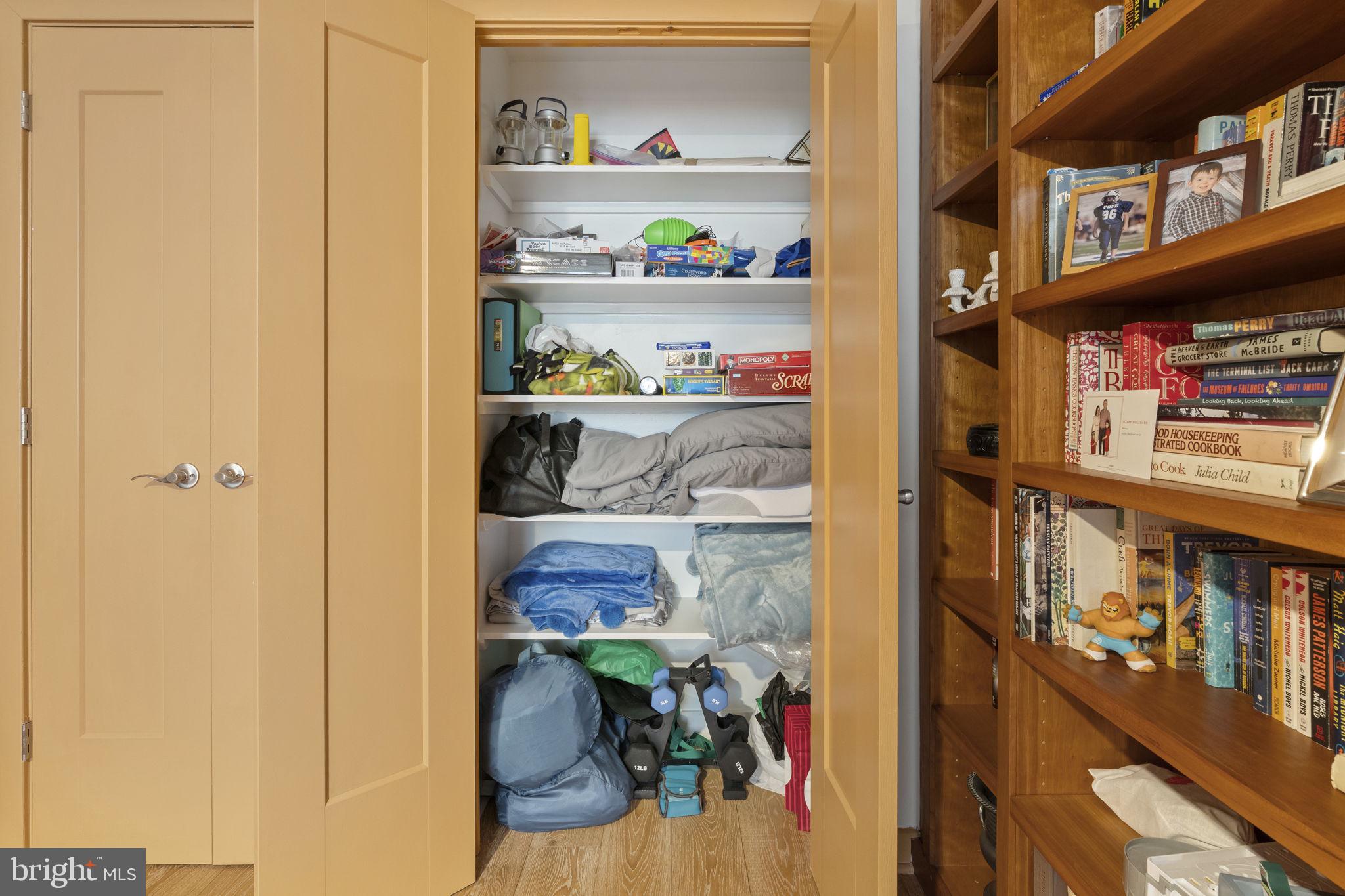 LOGAN SQUARE - Residential