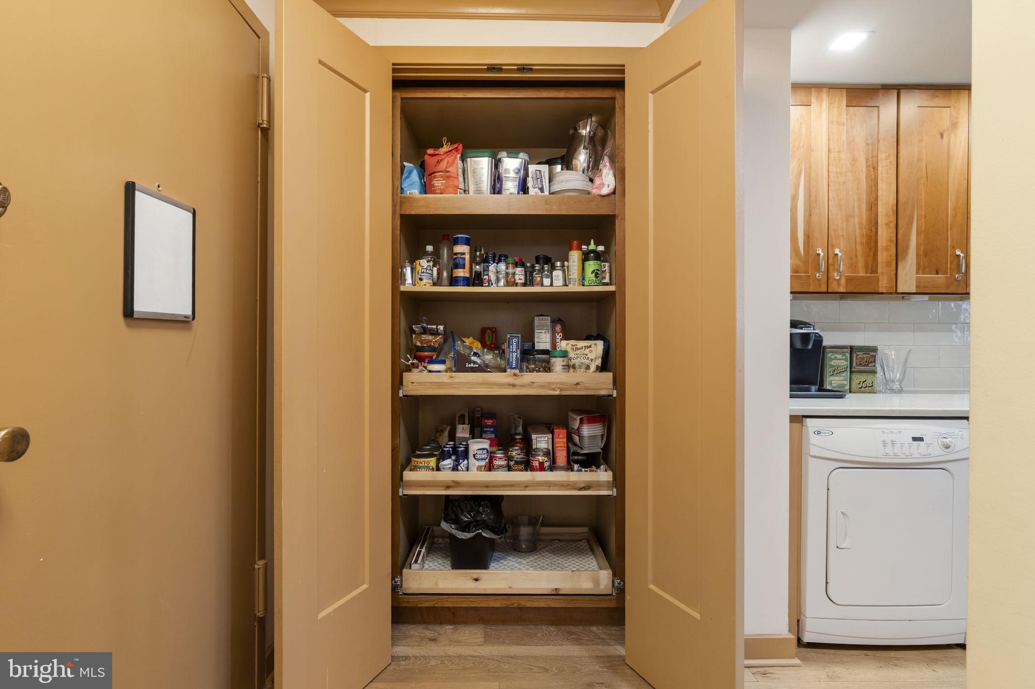 LOGAN SQUARE - Residential