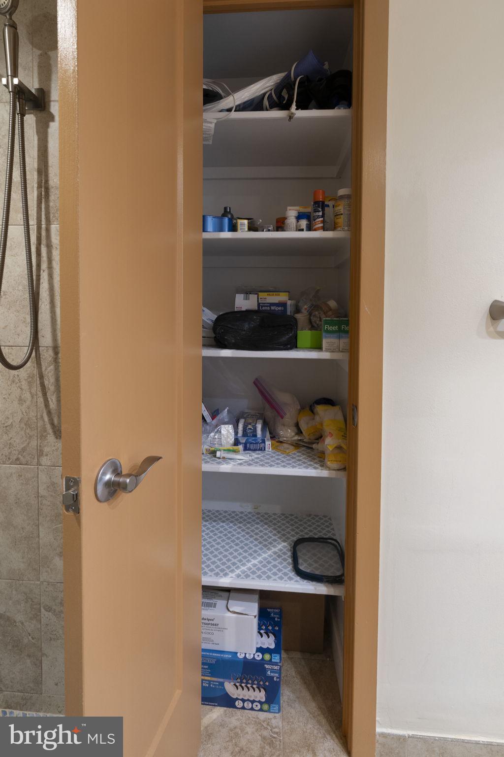 LOGAN SQUARE - Residential