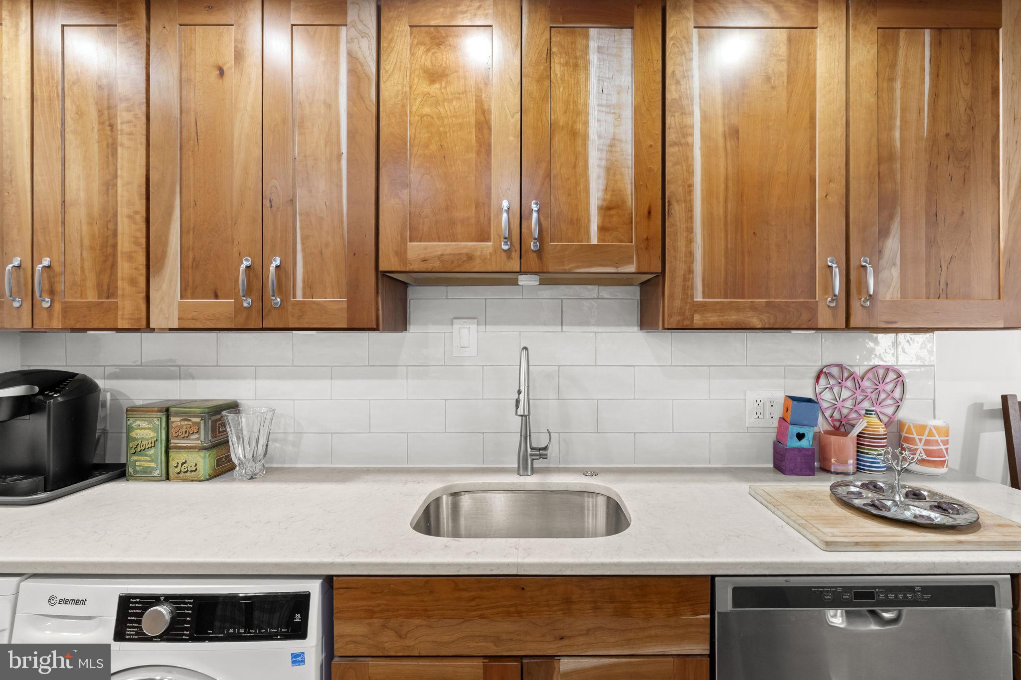 LOGAN SQUARE - Residential