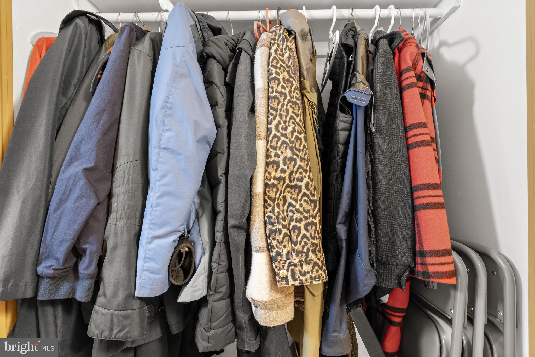 LOGAN SQUARE - Residential