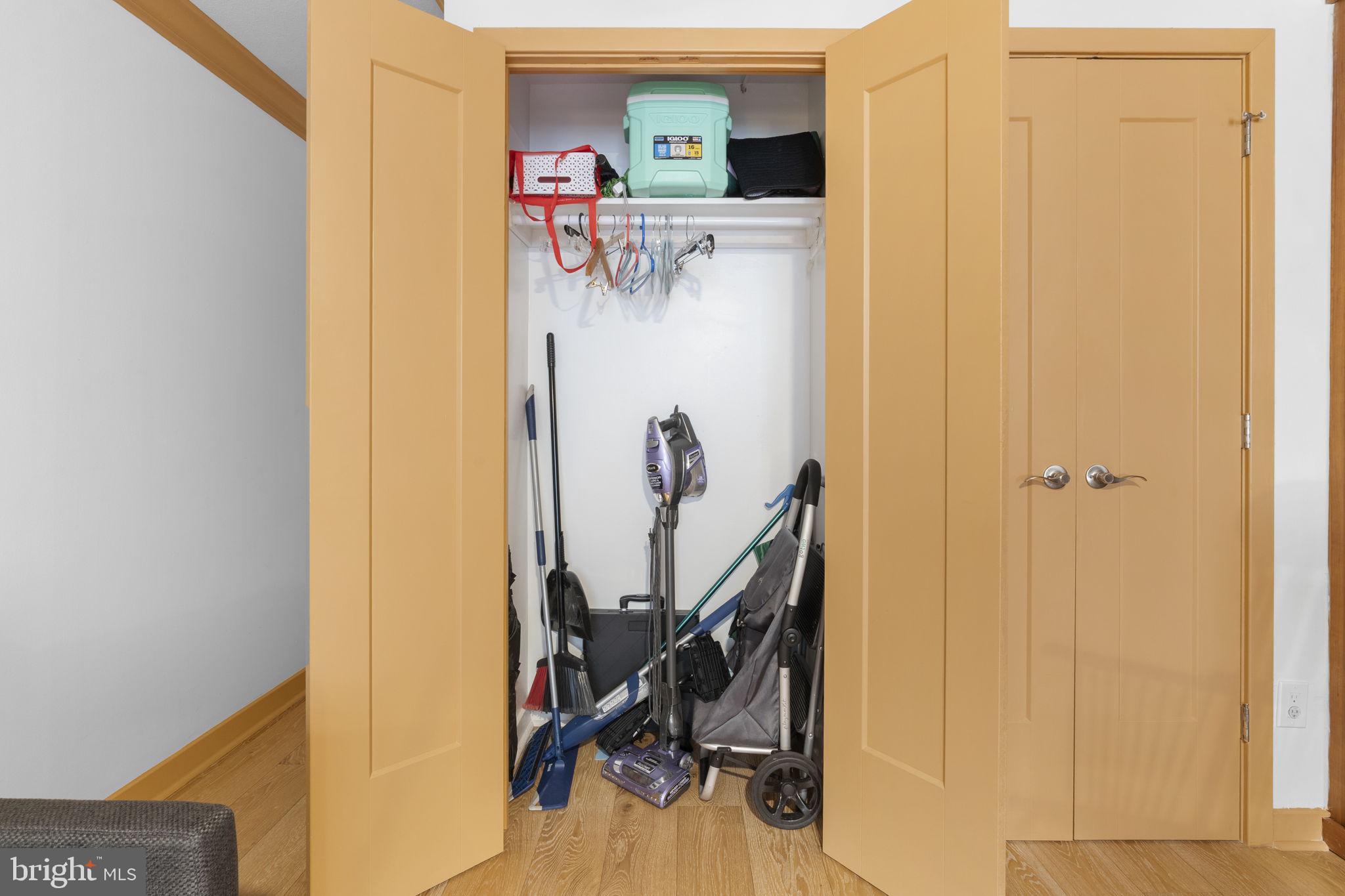 LOGAN SQUARE - Residential