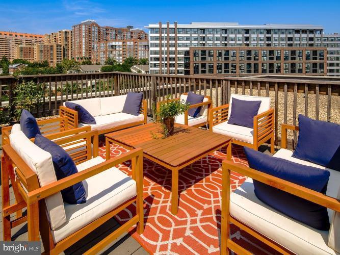 COURTHOUSE - Residential Lease