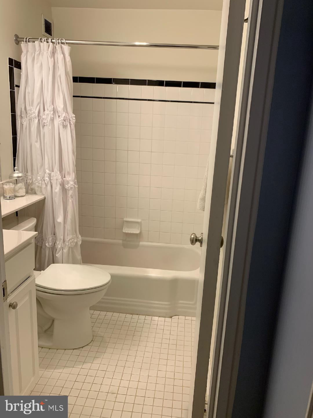 COURTHOUSE - Residential Lease