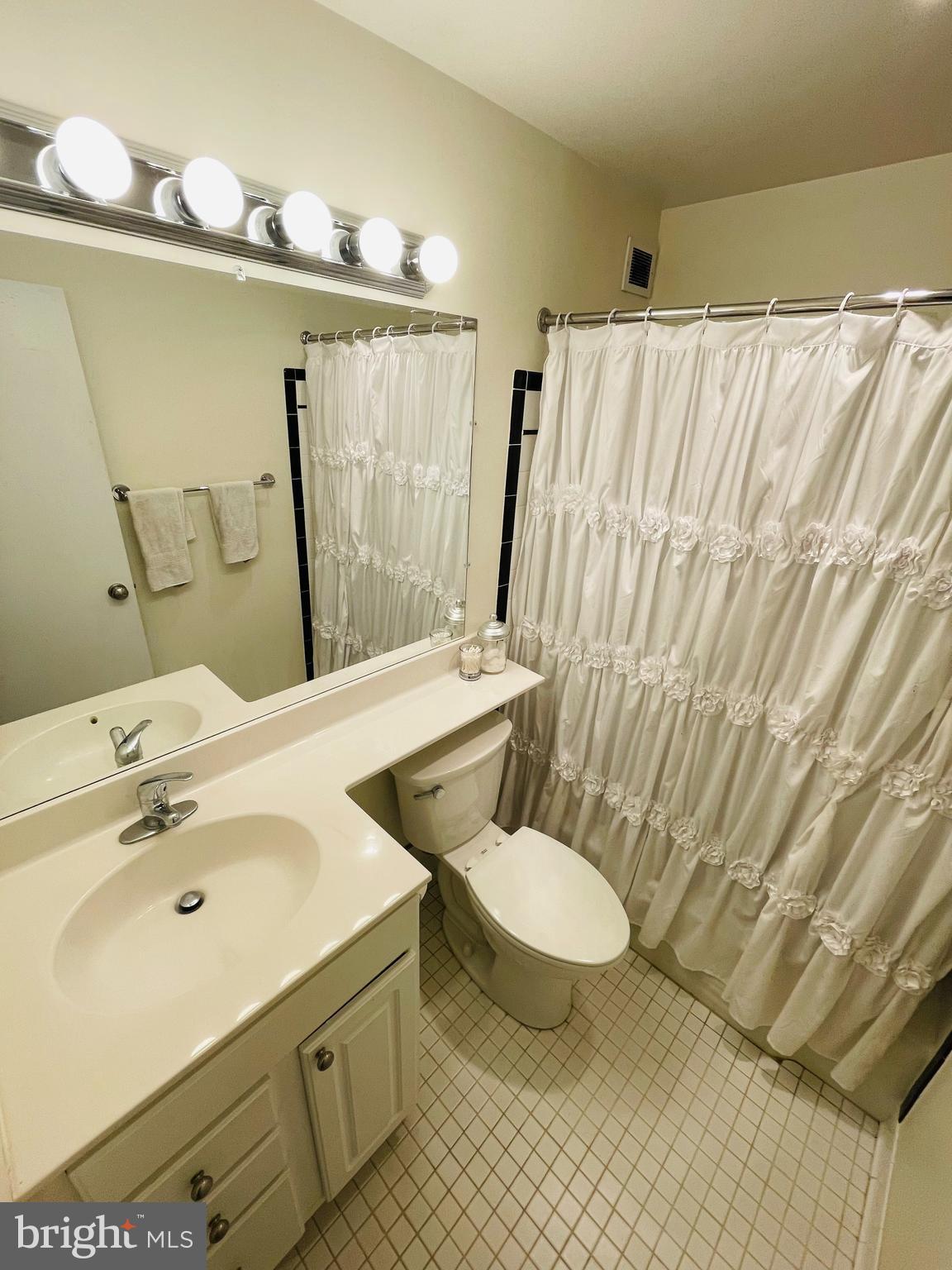 COURTHOUSE - Residential Lease