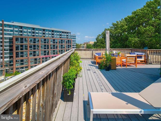 COURTHOUSE - Residential Lease