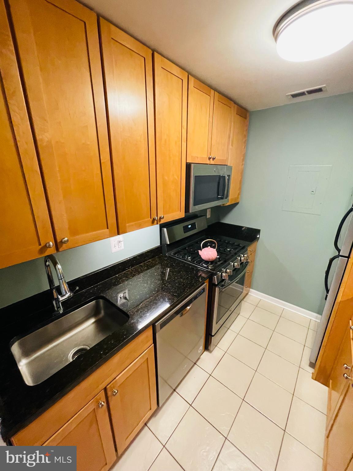 COURTHOUSE - Residential Lease