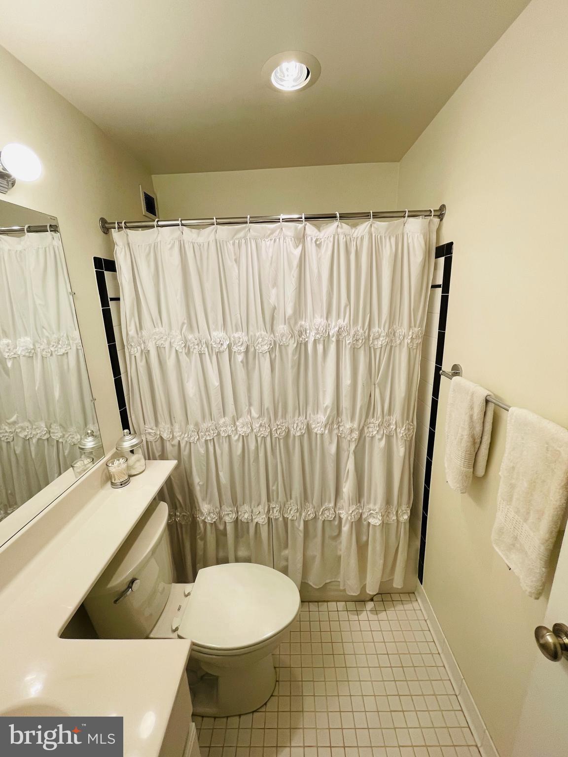 COURTHOUSE - Residential Lease