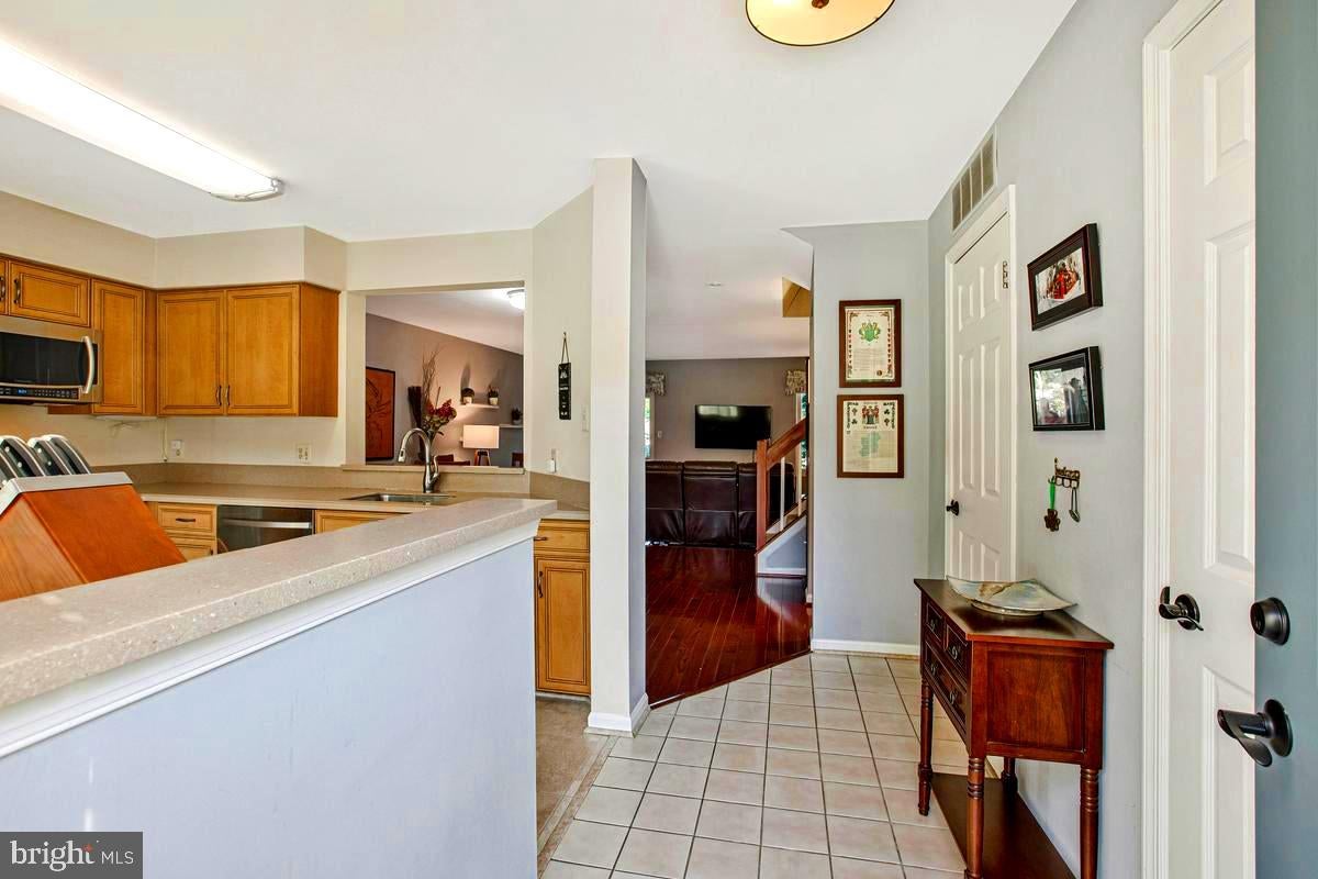 8006 GREEN VALLEY LANE