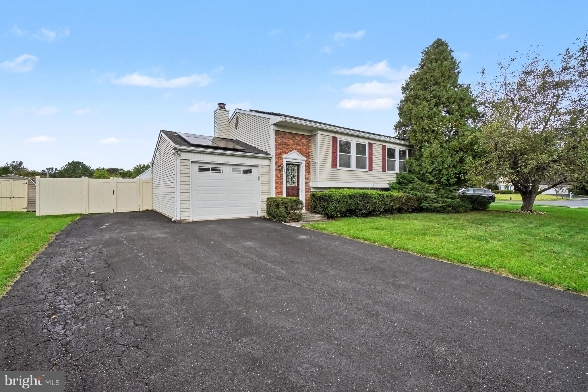 1519 WANDERING WAY