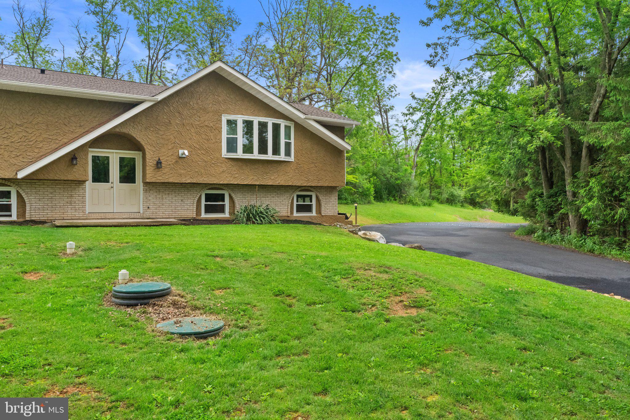 1040 RIVERVIEW DRIVE