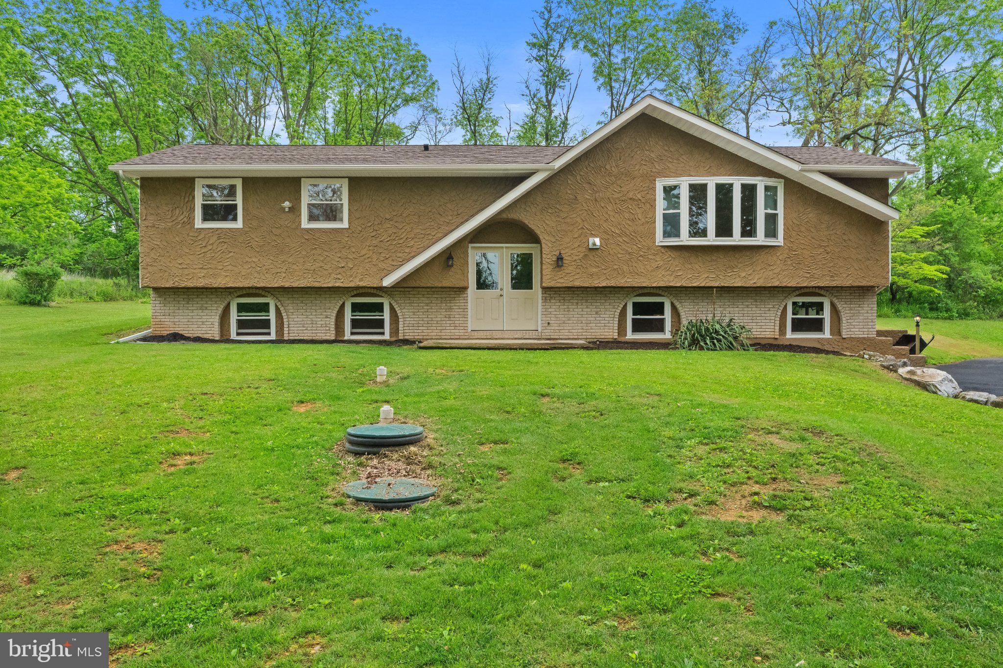 1040 RIVERVIEW DRIVE