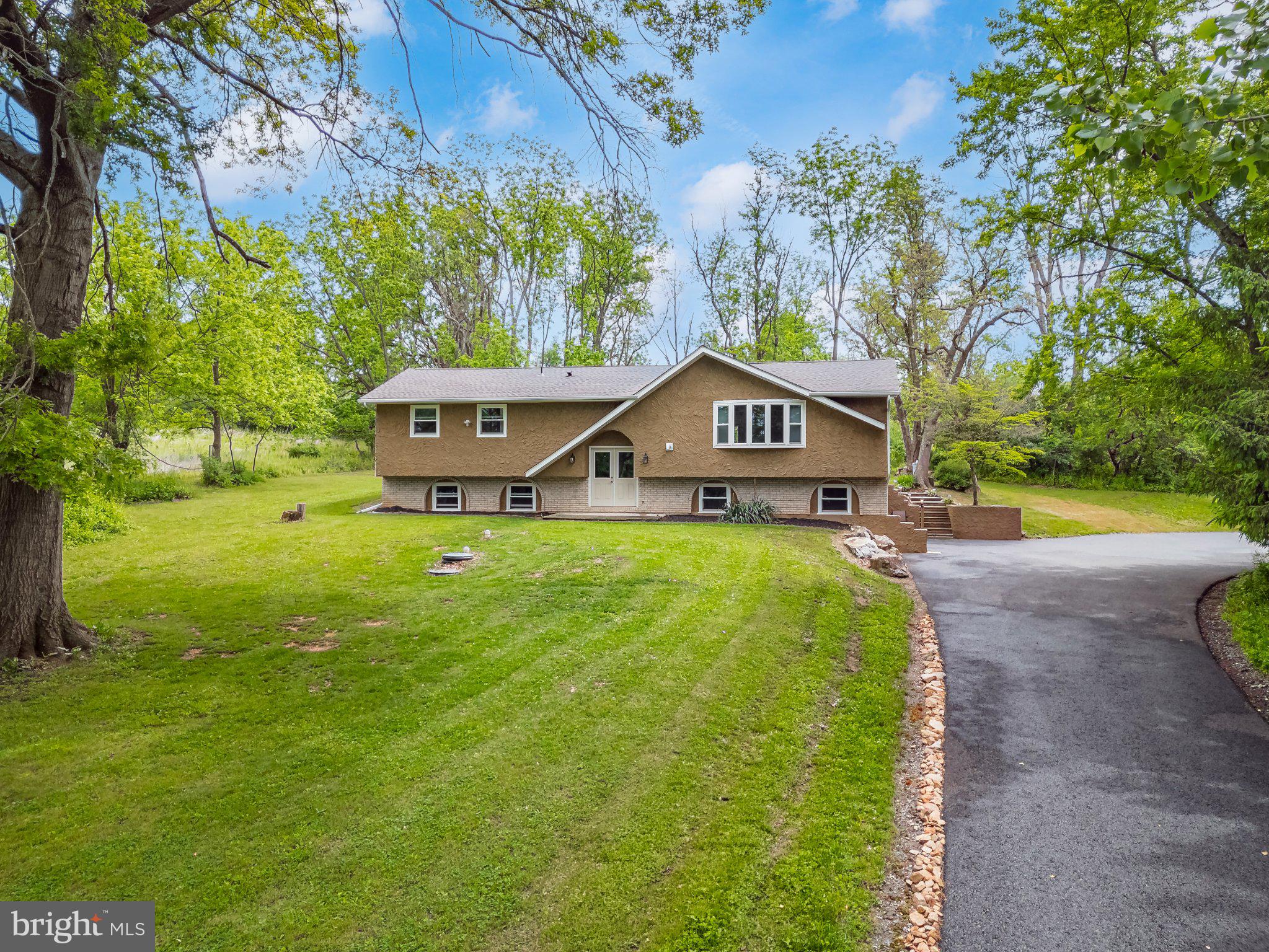1040 RIVERVIEW DRIVE
