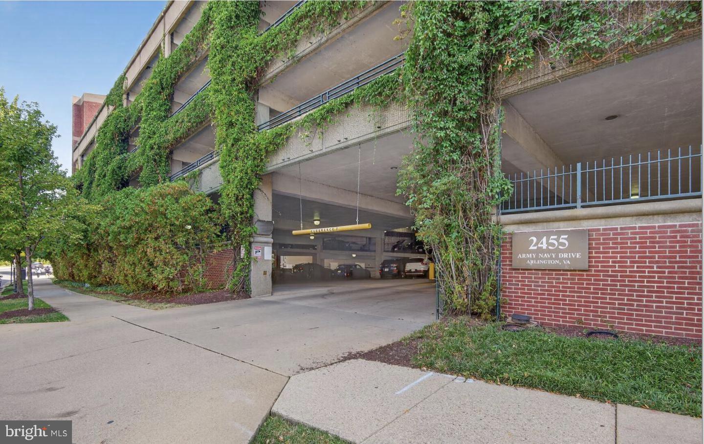 GROVE AT ARLINGTON - Residential