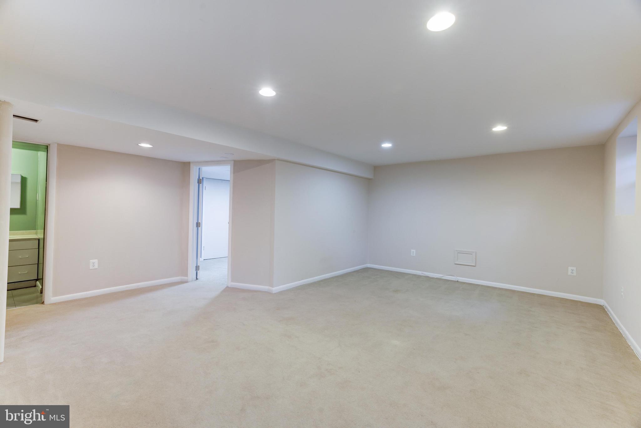 MASS AVE FOREST - Residential Lease