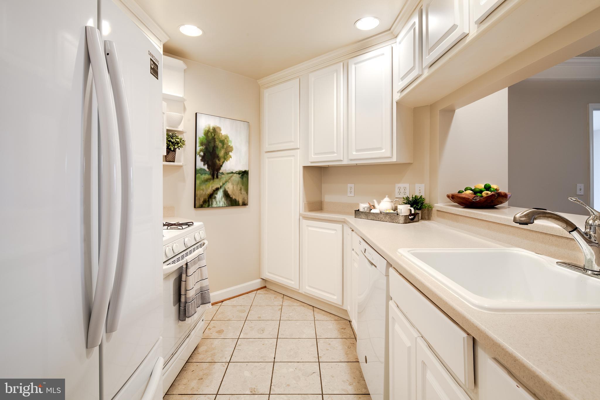 VIRGINIA SQUARE - Residential Lease