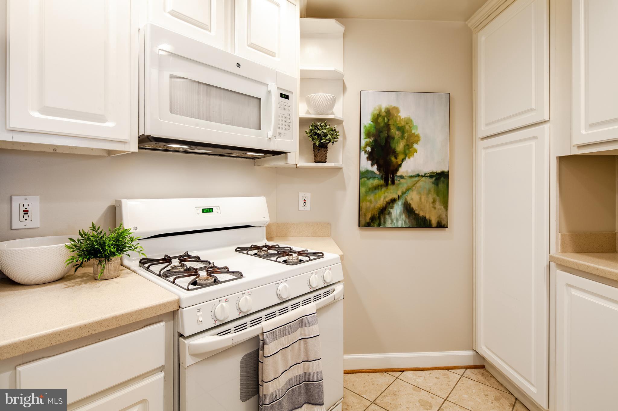 VIRGINIA SQUARE - Residential Lease