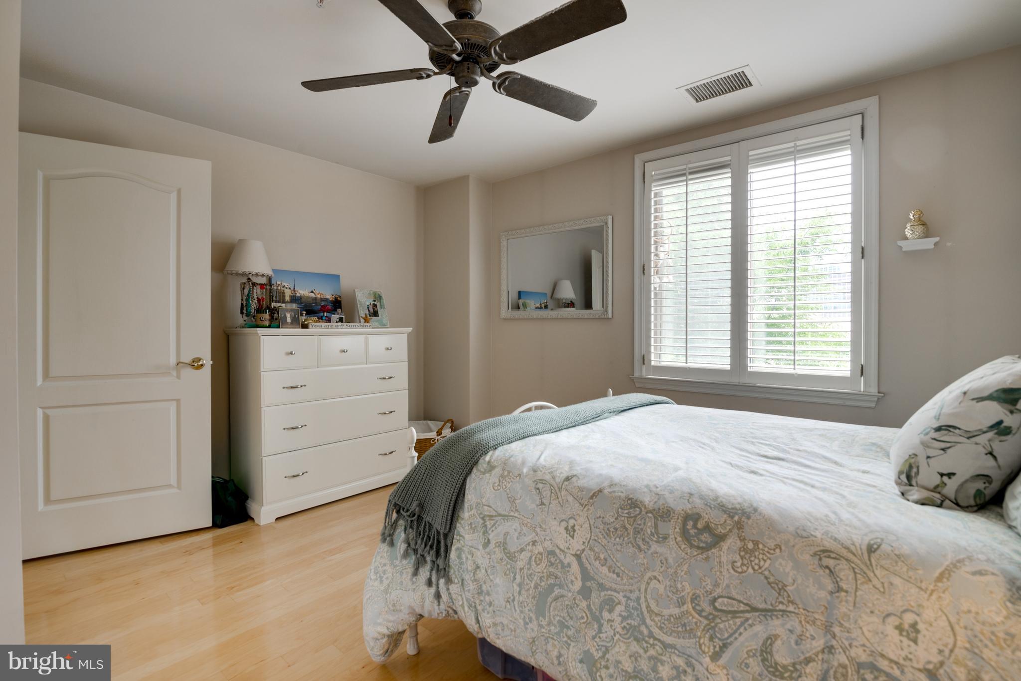 VIRGINIA SQUARE - Residential Lease