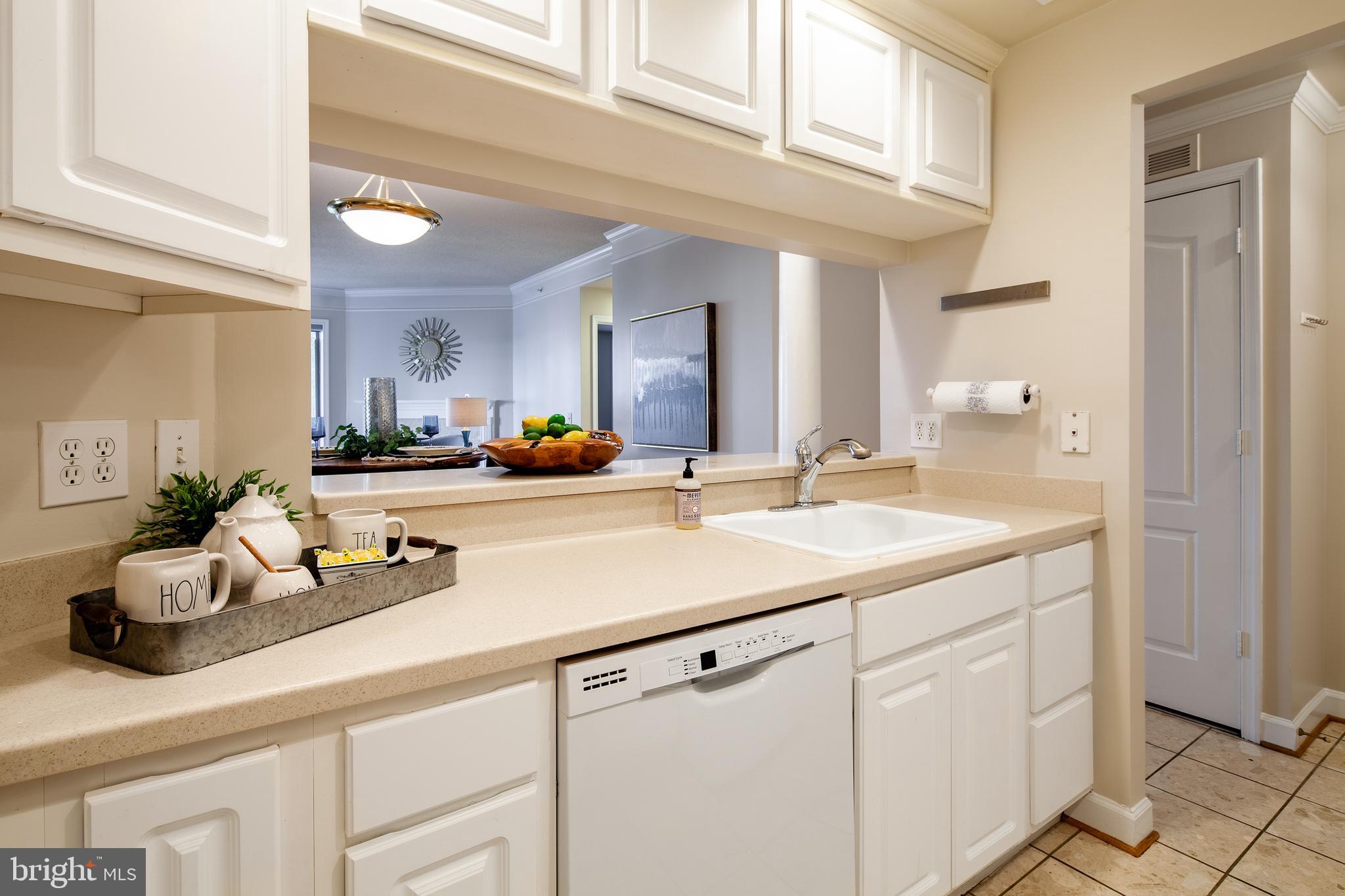 VIRGINIA SQUARE - Residential Lease