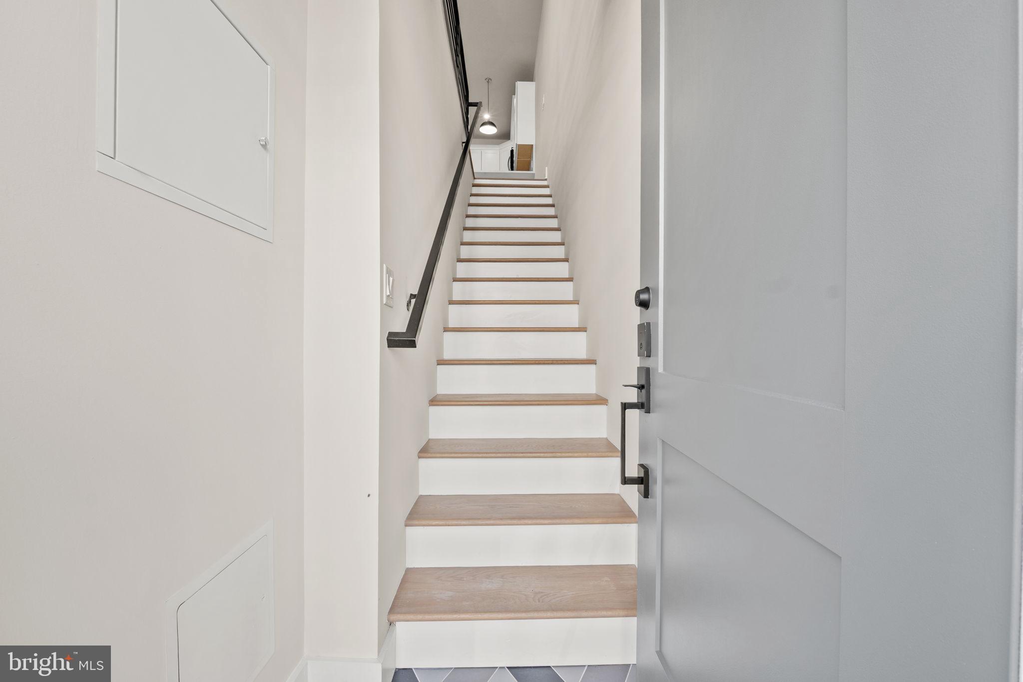 1923 CAPITOL AVENUE NE 2