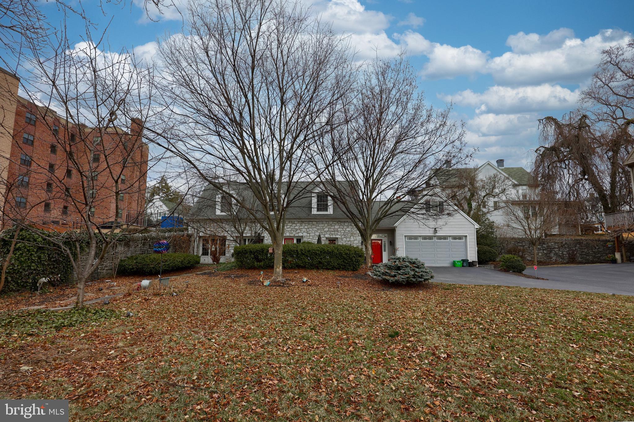 469 LINDEN AVENUE 13