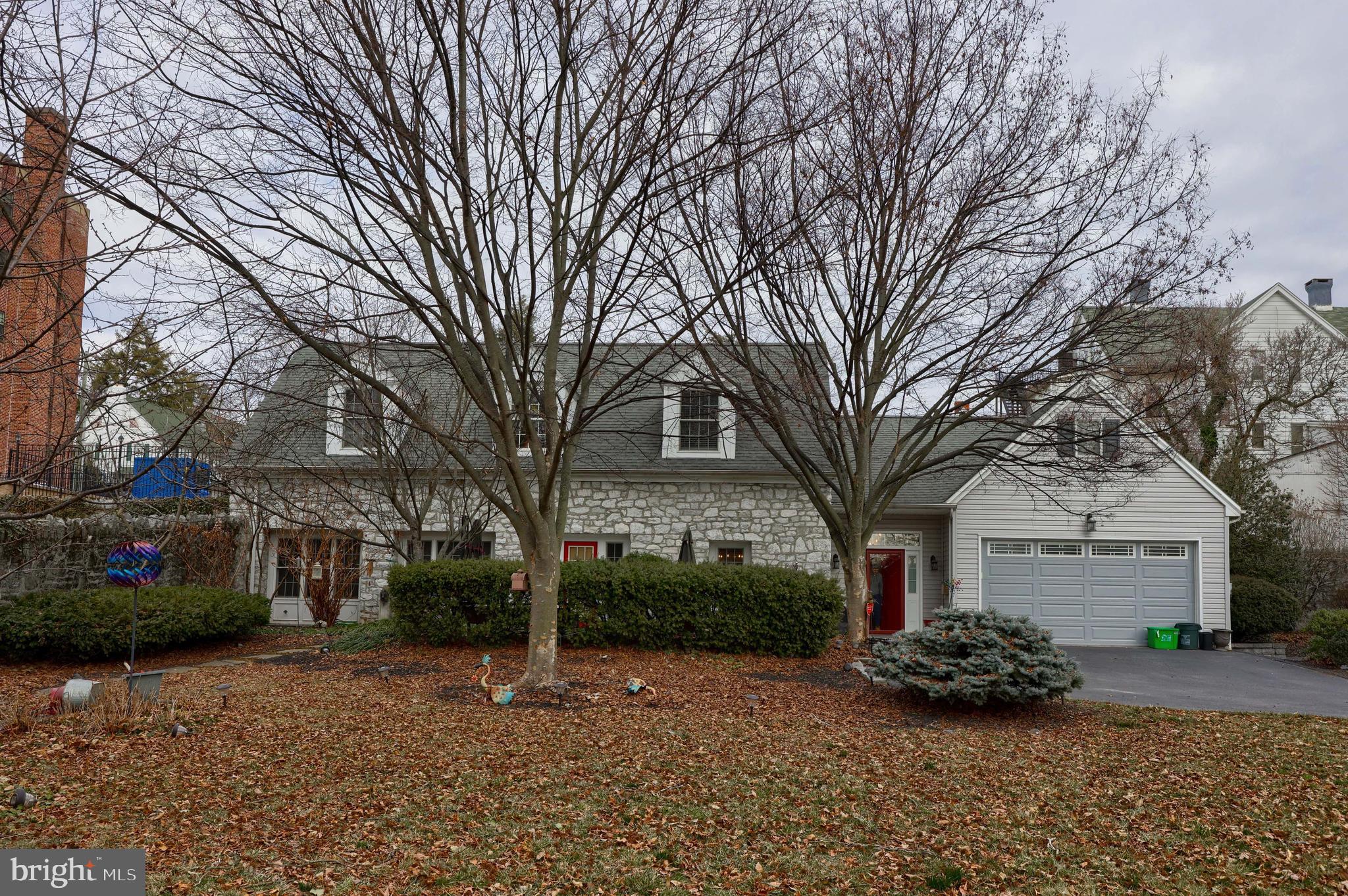 469 LINDEN AVENUE 13