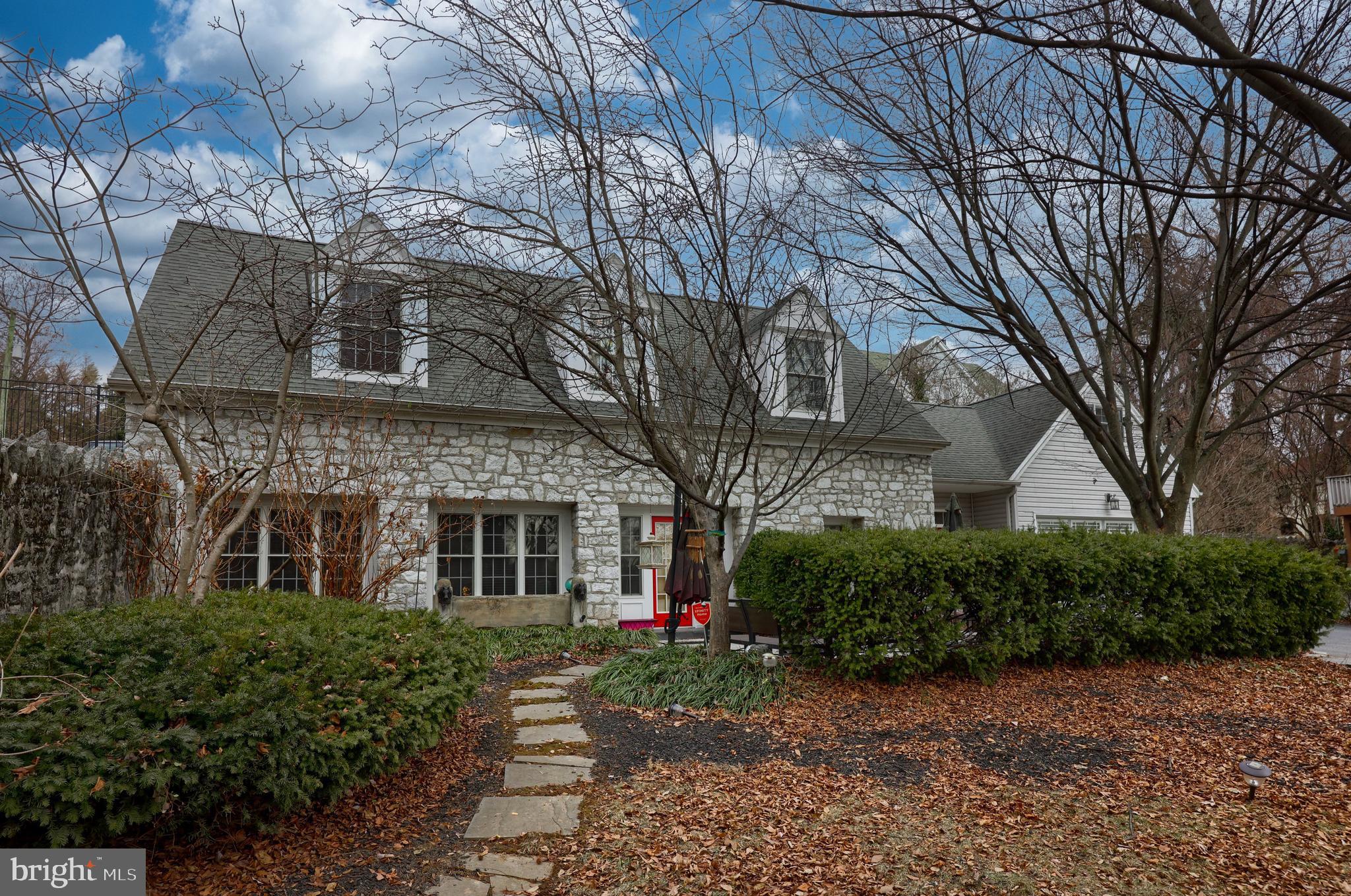 469 LINDEN AVENUE 13