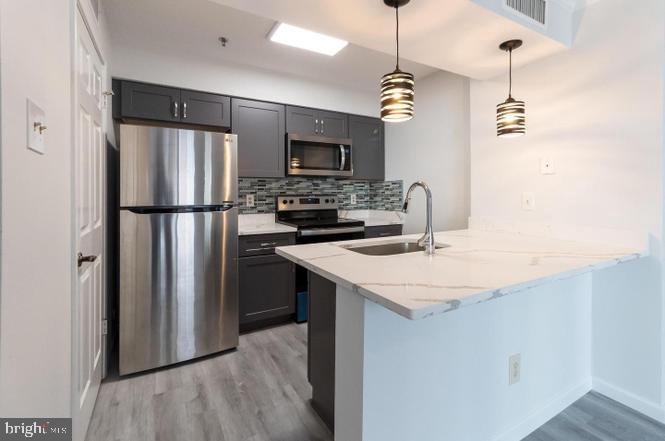 FOUNTAINS AT MCLEAN - Residential Lease