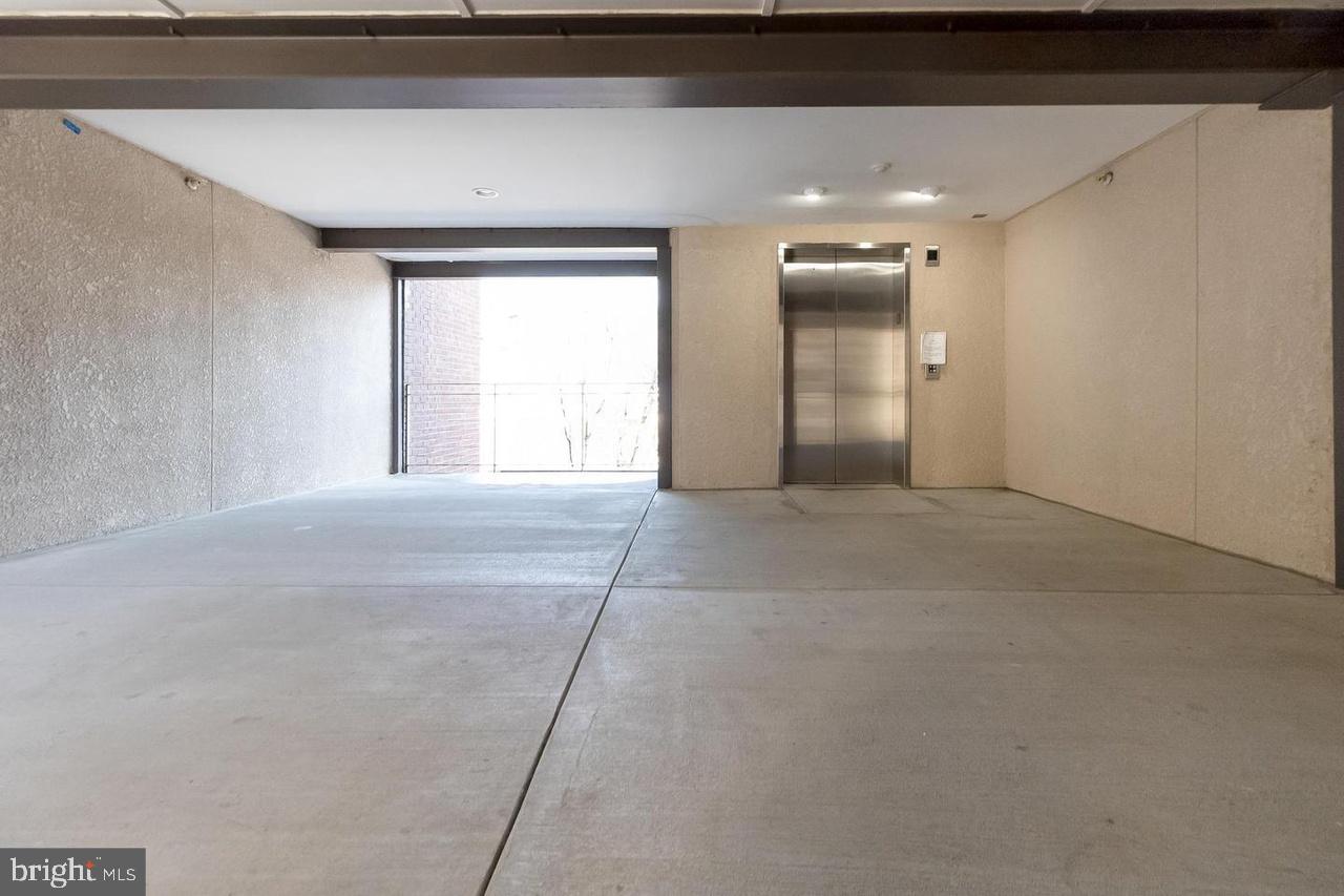 FOUNTAINS AT MCLEAN - Residential Lease